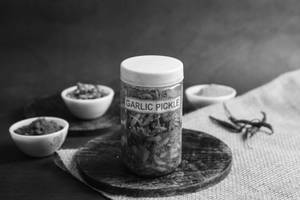 Lasoon Aachar [250 Grams]
