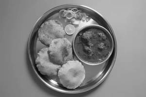 Kombdi vadi and chicken curry