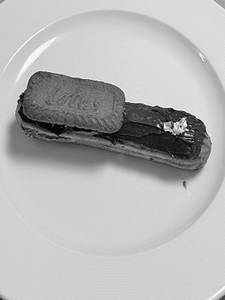 Vanilla Biscoff Eclair