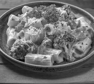 White sauce pasta
