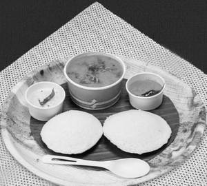 Idli With Sambar CHUTNEY [ 2 piece ] no onion no garlic 