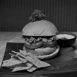 Classic Chicken Burger With Ranch Yoghurt