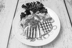 Grilled Paneer Salad {280gms, Serves 1}