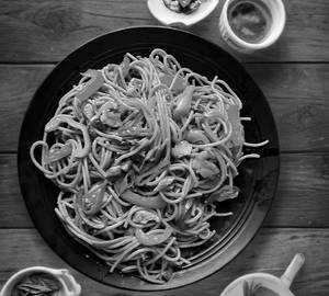 Chilli Garlic Noodles [Non Veg]