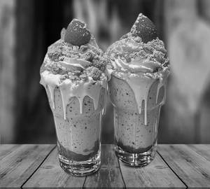 Tender with strawberry special milkshake
