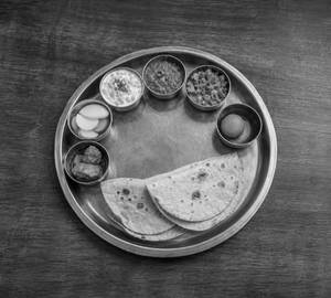 Desi Thali [Serves 1]