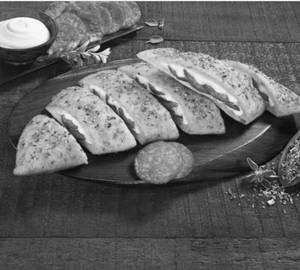 Stuffed paneer garlic bread