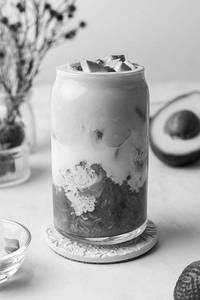 Strawbeery Iced Matcha Latta