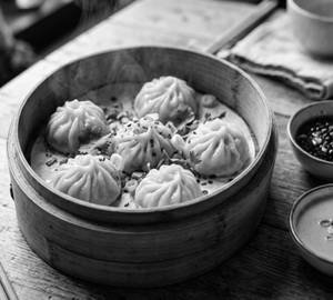 Steamed Juicy Chicken Momo (6)+ Surprise Dips(2)