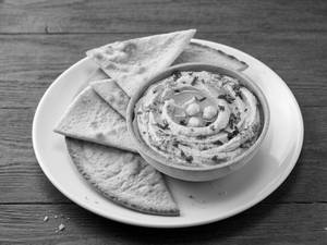 Plain Pita Bread With Classic Hummus (120gms)