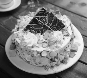 Roasted Almond Cake 500 Grms