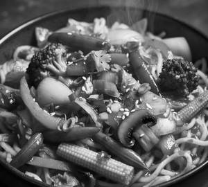 Schezwan mix veg noodles