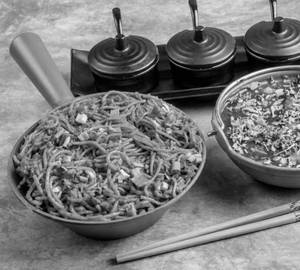 Schezwan Noodles With Manchurian Gravy