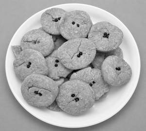 Kali Mirch Mathary [250 G]