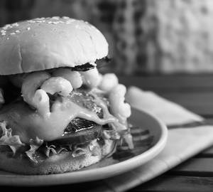 Cream Macroni Burger