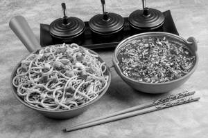 Hakka Noodles With Manchurian Gravy