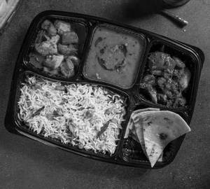 Paneer Kadhai [Half]+2 Butter Naan+Veg Fried Rice [Half]