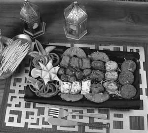 Punjabi Platter [12 Pieces]
