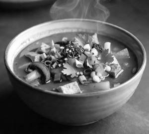 Veg hot and sour soup