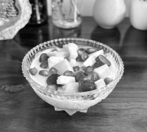 Fresh Fruit Custard [300 Ml]