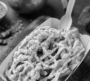 Tandoori cheese fries