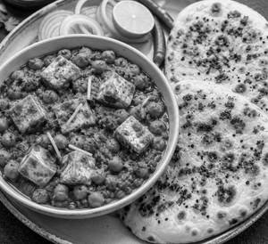 Paneer Chole Kulcha