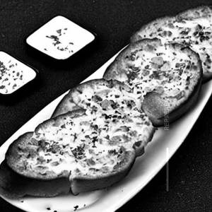Plane Garlic Bread