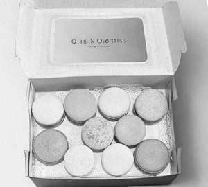 Box Of 10 Macarons
