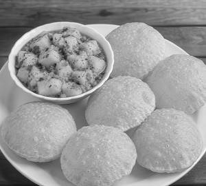 Aloo sabji with 5 poori