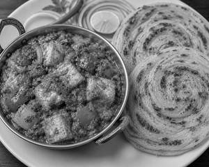 Kadai Paneer With2LachhaParatha