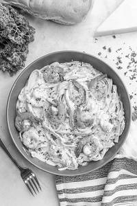 Creamy Alfredo Shrimp Pasta