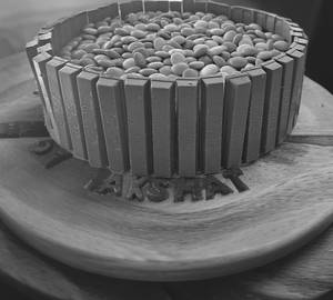 Kitkat and gems cake