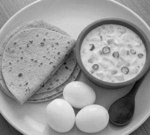 3 chapati with boiled egg