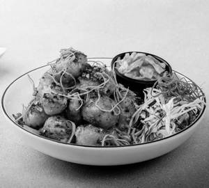Golden Chicken With Brown Garlic