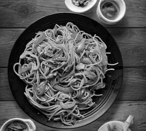 Butter Chilli Garlic Noodles [Non Veg]