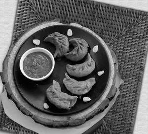 Fried Corn Cheese Momos And Red Chilli Sauce [ 6 Pieces ]
