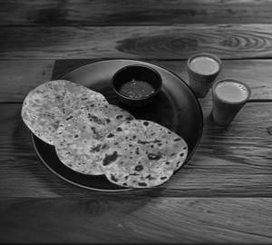 Thepla [3 pieces] with  adrak chai [2 nos]