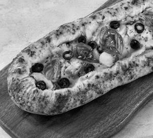 Caramelised Onion, Smoked Chicken, & Olives