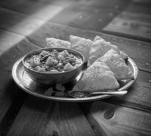 Poori Bhaji (6 Poori)