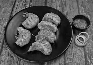 Cheese Corn Chilli Cheesy Gravy Momos [5 Pieces]