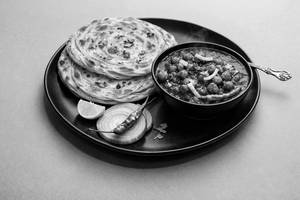 Chole With Laccha Paratha [2 Pieces]