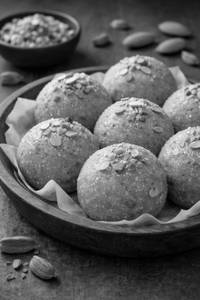 Spl. Besan Laddu Per Pc