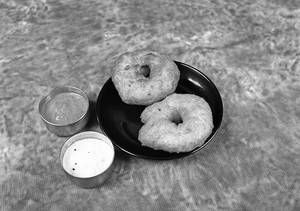 Uzhunnu Vada (2Pcs) + Coconut Chutney