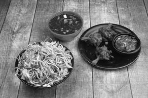 Egg Hakka Noodles Half + Chicken Dry Fry 4 Pcs