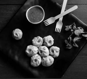 Vegetable Steamed Momos [8 Pcs]