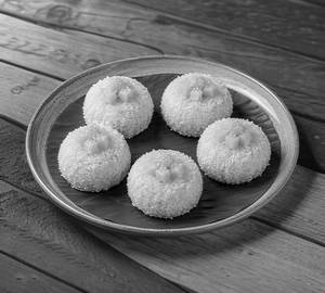 Coconut Sticky Rice Balls