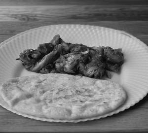 Naan Puri With Chilli Chicken