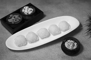 Nariyal Laddoo