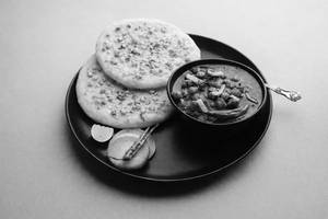 Chole With Garlic Kulcha [2 Pieces]