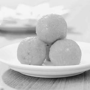 Besan Laddu 5 Pcs